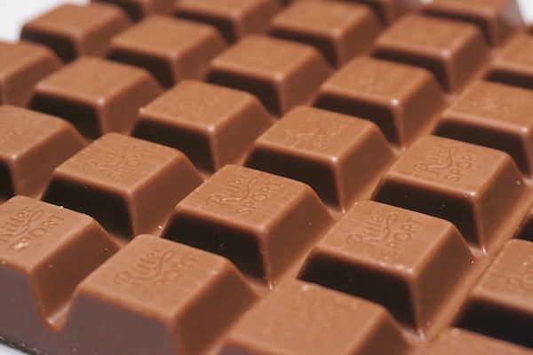 Pearl Analysing Chocolate by Transmission FTIR